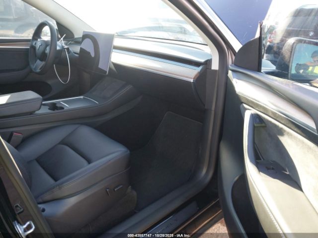 2023 TESLA MODEL Y 7SAYGDEF9PF833099 Photo 4