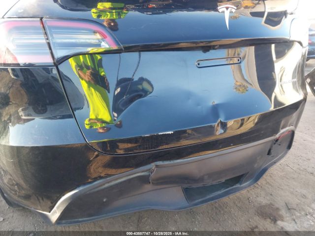 2023 TESLA MODEL Y 7SAYGDEF9PF833099 Photo 5