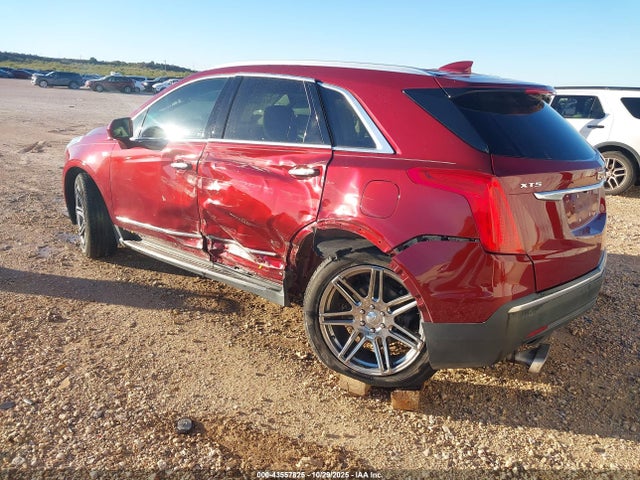 2017 CADILLAC XT5 1GYKNCRS7HZ142492 Photo 2