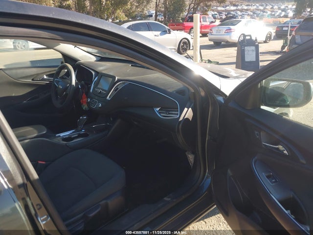 1G1ZE5ST5HF122450 Chevrolet MALIBU 1LT