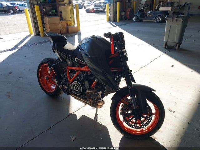 2023 KTM 1290 VBKV39405PM966244