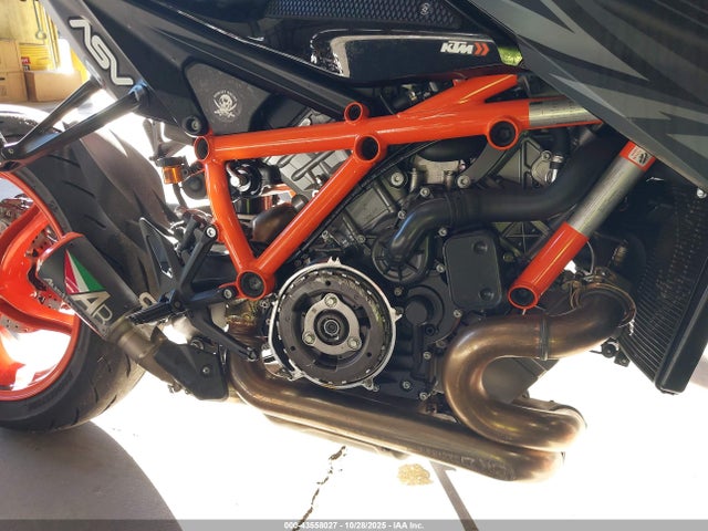 KTM 1290 Super Duke R 2023 VBKV39405PM966244 Image 15