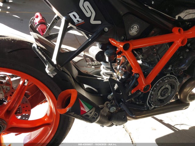 KTM 1290 Super Duke R 2023 VBKV39405PM966244 Image 16