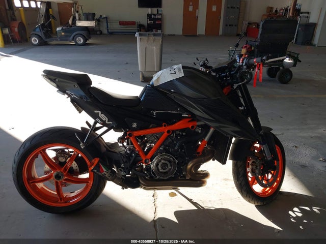 KTM 1290 Super Duke R 2023 VBKV39405PM966244 Image 12