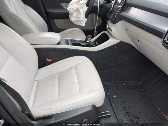 2021 VOLVO XC40 YV4162UK9M2563811 Photo 4