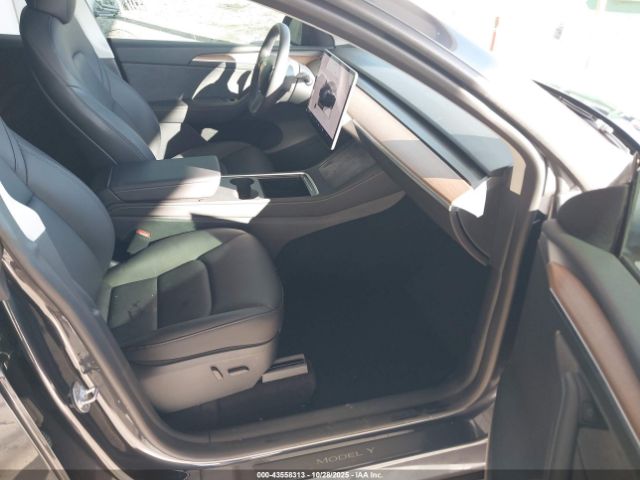 2024 TESLA MODEL Y 7SAYGDEF7RF041987 Photo 4