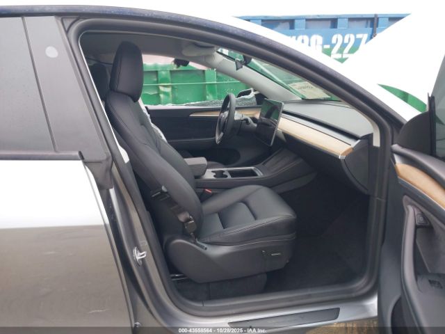2025 TESLA MODEL Y 7SAYGDED9SA358462 Photo 4