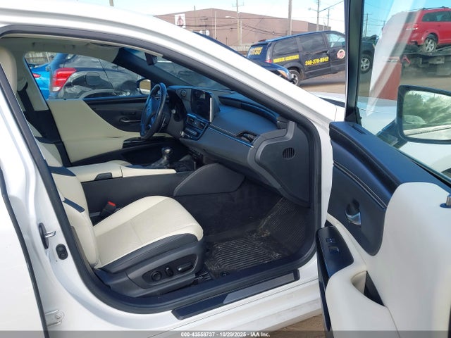 Продажа на аукционе авто 2022 Lexus Es 250, vin: 58AD11D12NU008418, номер лота: 43558737