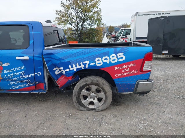 1C6RRFMG2MN617388 RAM 1500 Big Horn 4x4 6&#039;4 Box