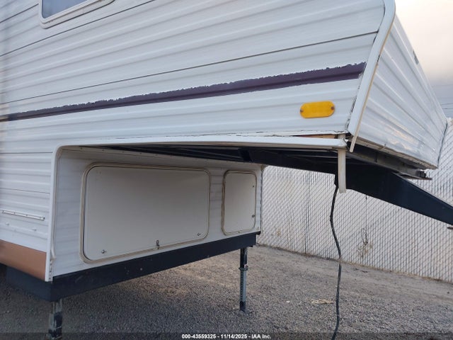 2003 Jayco Quest Series 253 D მანქანა იყიდება აუქციონზე, vin: 1UJCJ02L331DD0195, აუქციონის ნომერი: 43559325
