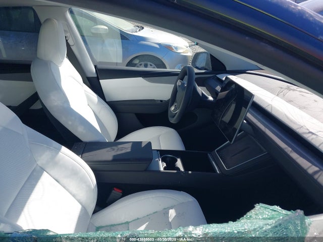 2026 TESLA MODEL Y 7SAYGDEE3TA391368 Photo 4