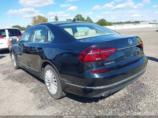 2017 VOLKSWAGEN PASSAT 1VWBT7A35HC011116 Photo 2