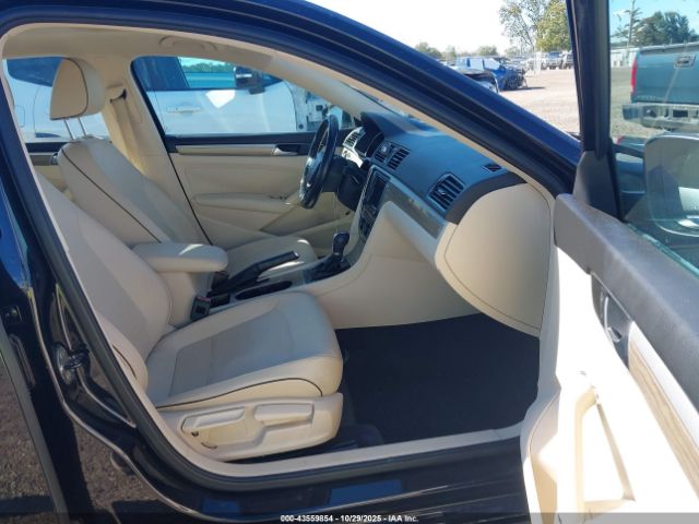 2017 VOLKSWAGEN PASSAT 1VWBT7A35HC011116 Photo 4