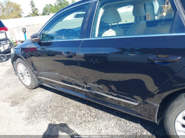 2017 VOLKSWAGEN PASSAT 1VWBT7A35HC011116 Photo 5