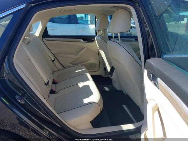 2017 VOLKSWAGEN PASSAT 1VWBT7A35HC011116 Photo 7