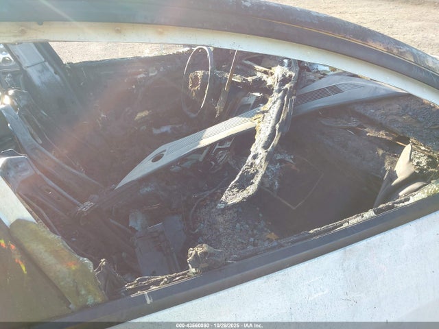 2023 TESLA MODEL 3 5YJ3E1EAXPF432032 Photo 4