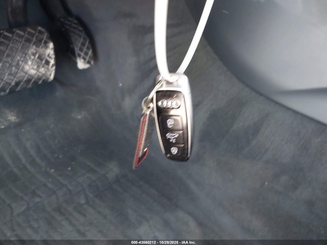 2019 AUDI A8 L WAU8DAF81KN020139 Photo 10