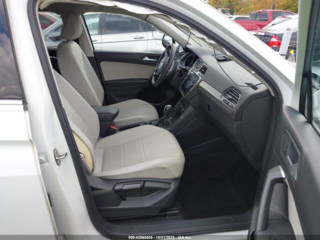 2021 VOLKSWAGEN TIGUAN 3VV2B7AX7MM123550 Photo 4