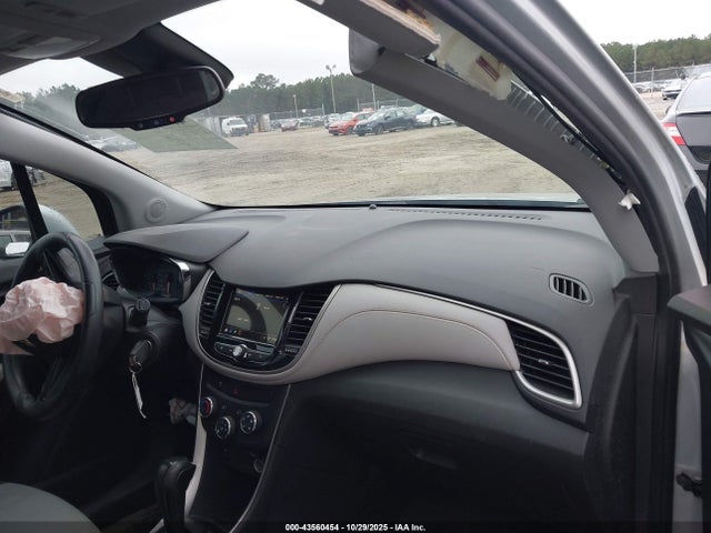 3GNCJKSB0JL294502 Chevrolet TRAX LS