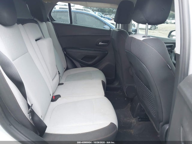 3GNCJKSB0JL294502 Chevrolet TRAX LS