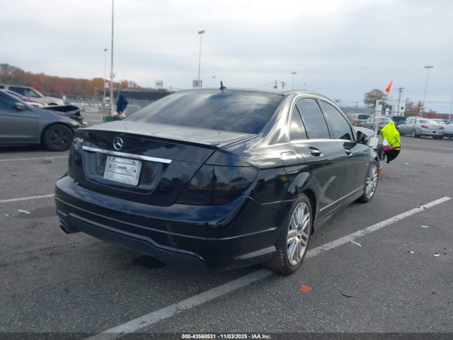 Продаж на аукціоні авто 2012 Mercedes-benz C 250 Sport, vin: WDDGF4HB3CR231832, номер лоту: 43560531