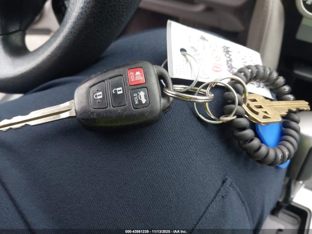 43561239 :رقم المزاد ، 4T4BF1FK9CR163329 vin ، 2012 Toyota Camry Le مزاد بيع