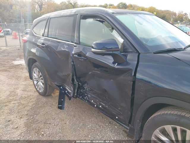 5TDKDRBH6TS595247 Toyota Highlander