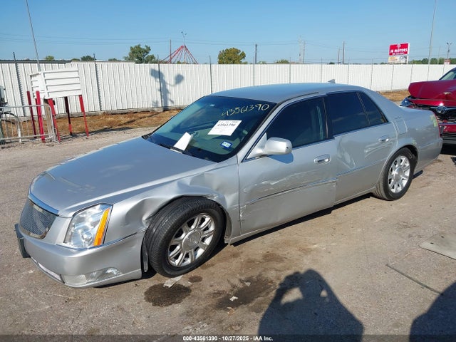 2011 CADILLAC DTS 1G6KA5E62BU136418 Photo 1