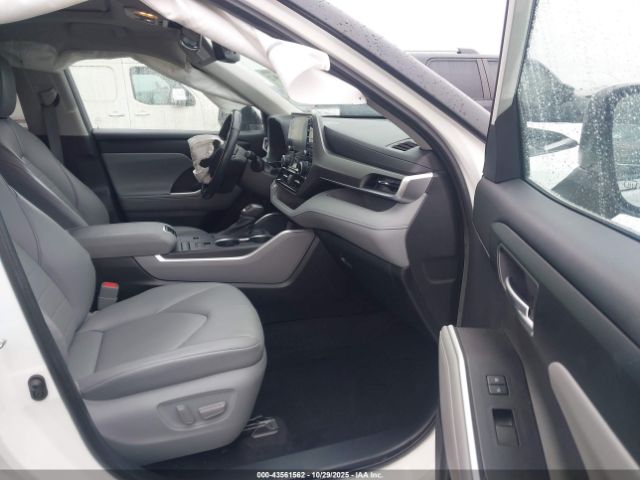 2021 TOYOTA HIGHLANDER 5TDGZRAH6MS036064 Photo 4