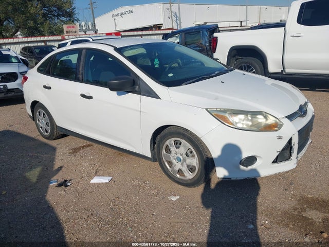 43561778 :رقم المزاد ، 1FAHP3E27CL237815 vin ، 2012 Ford Focus S مزاد بيع