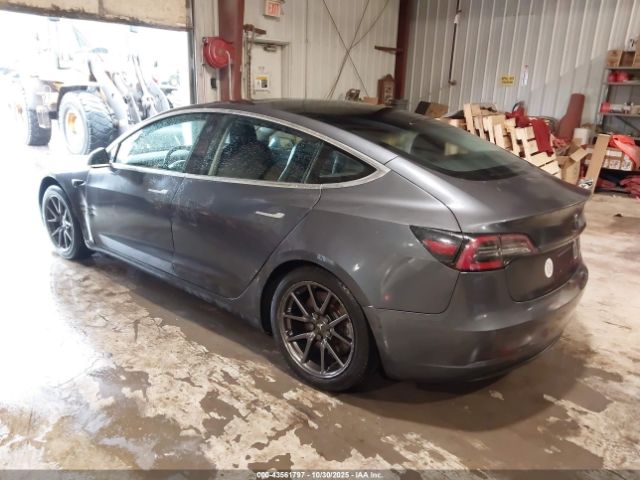 2018 TESLA MODEL 3 5YJ3E1EB7JF066160 Photo 2