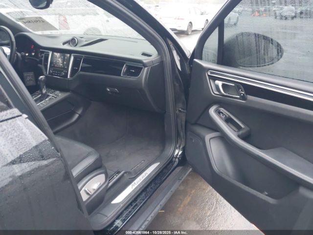 2017 PORSCHE MACAN WP1AA2A50HLB00566 Photo 4