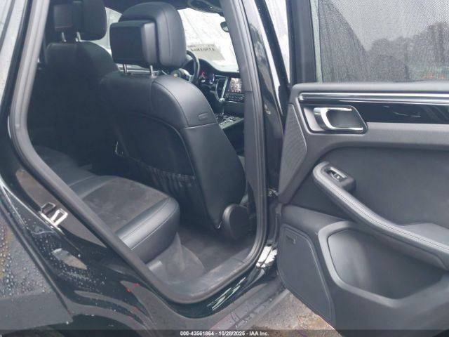 2017 PORSCHE MACAN WP1AA2A50HLB00566 Photo 7