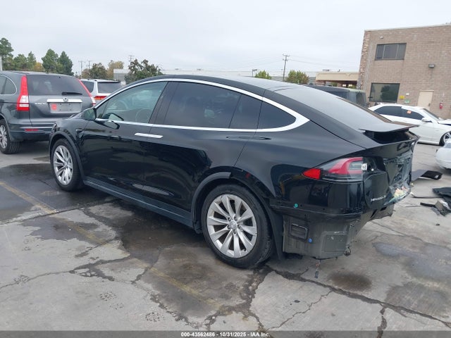 2017 TESLA MODEL X 5YJXCBE27HF079059 Photo 2