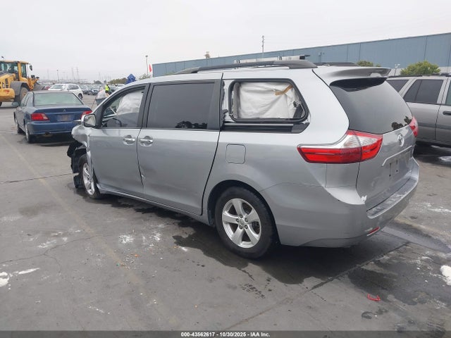 Toyota Sienna Le 8 Passenger 2017 5TDKZ3DC3HS875120 Image 3