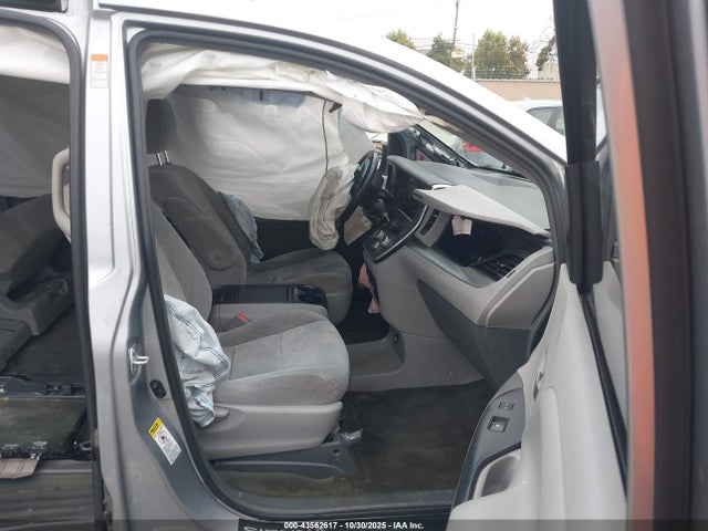 Toyota Sienna Le 8 Passenger 2017 5TDKZ3DC3HS875120 Image 5