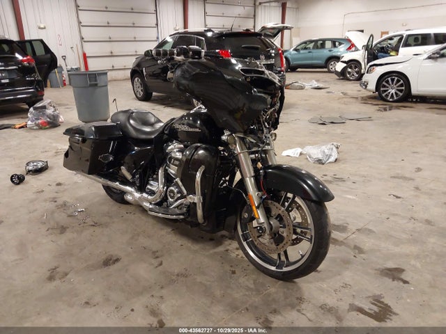 2018 HARLEY-DAVIDSON FLHX 1HD1KBC14JB670265