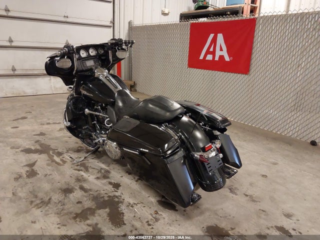 2018 HARLEY-DAVIDSON FLHX 1HD1KBC14JB670265 Photo 2