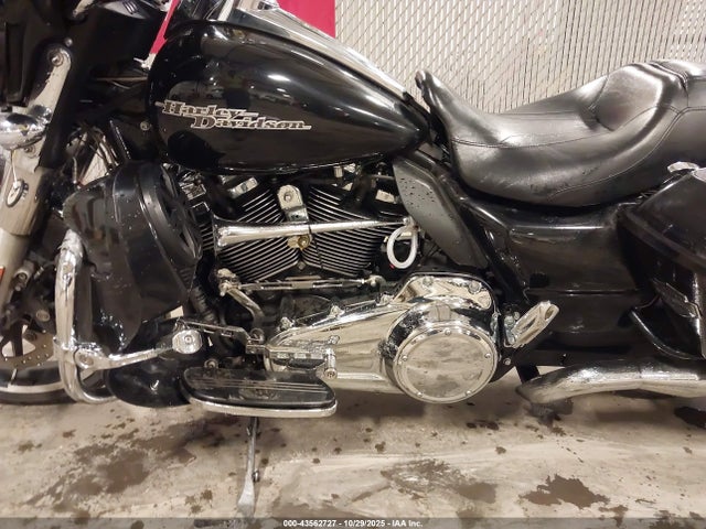 2018 HARLEY-DAVIDSON FLHX 1HD1KBC14JB670265 Photo 8