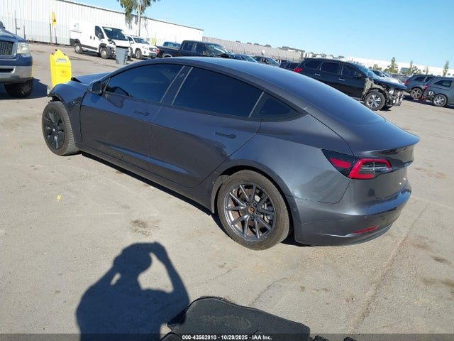 2018 TESLA MODEL 3 5YJ3E1EA4JF031566 Photo 2