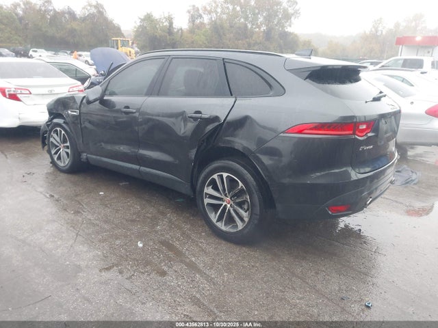 2017 JAGUAR F-PACE SADCJ2BV8HA893544 Photo 2