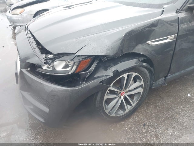 2017 JAGUAR F-PACE SADCJ2BV8HA893544 Photo 5