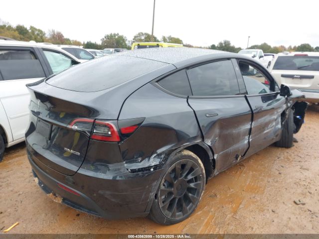 2024 TESLA MODEL Y 7SAYGDEDXRF091832 Photo 3