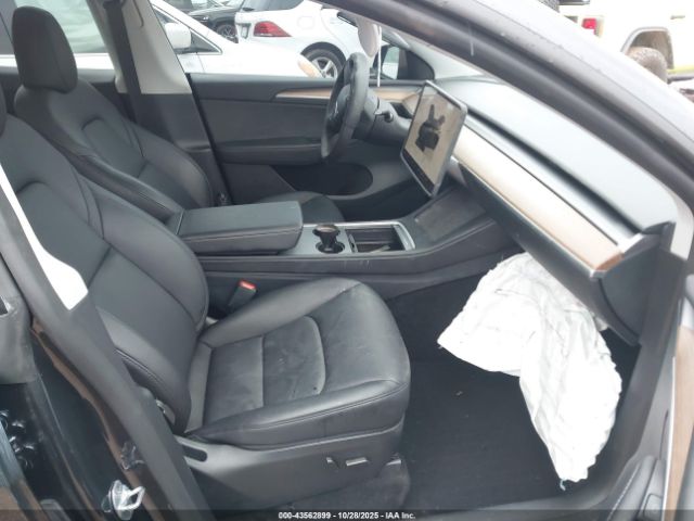 2024 TESLA MODEL Y 7SAYGDEDXRF091832 Photo 4