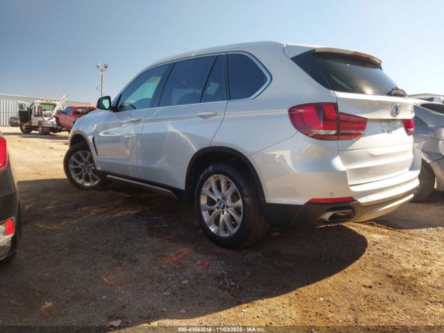 2018 BMW X5 5UXKR0C5XJ0X92812 Photo 2
