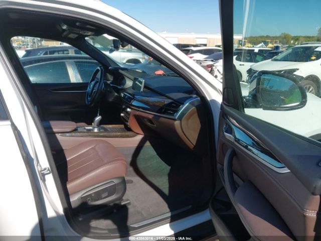 2018 BMW X5 5UXKR0C5XJ0X92812 Photo 4