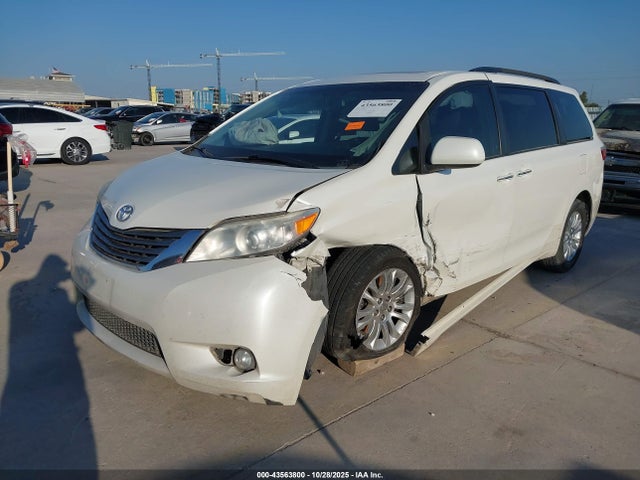Продаж на аукціоні авто 2015 Toyota Sienna Xle 8 Passenger, vin: 5TDYK3DCXFS662354, номер лоту: 43563800