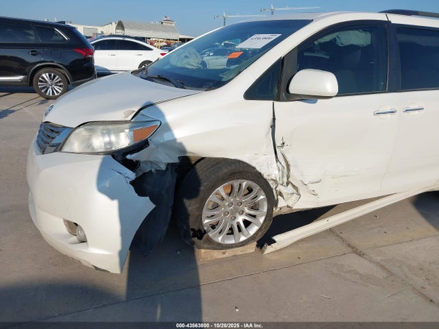 Продаж на аукціоні авто 2015 Toyota Sienna Xle 8 Passenger, vin: 5TDYK3DCXFS662354, номер лоту: 43563800