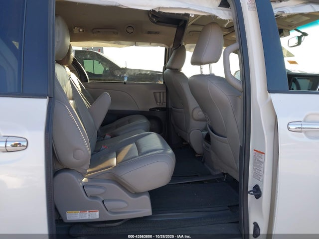 Продаж на аукціоні авто 2015 Toyota Sienna Xle 8 Passenger, vin: 5TDYK3DCXFS662354, номер лоту: 43563800