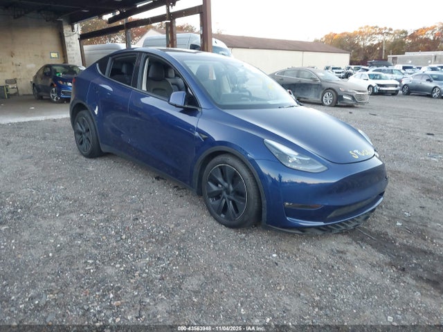 2024 TESLA MODEL Y 7SAYGAEE4RF202351 Photo 0